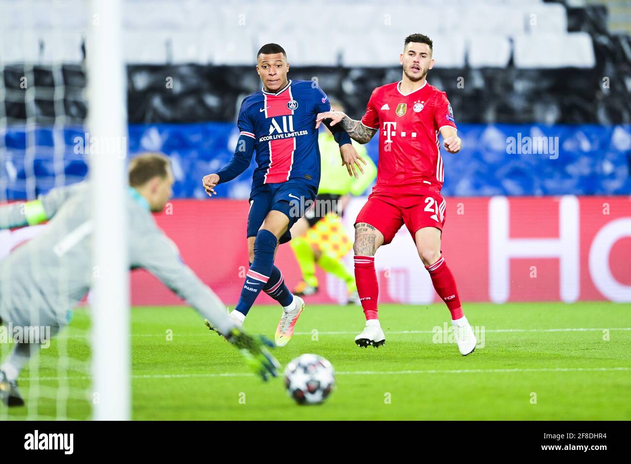 Paris, Frankreich. April 2021. Kylian Mbappe von Paris Saint-Germain und  Lucas Hernandez von Bayern München während des UEFA Champions League-,  Viertelfinalspiels zwischen Paris Saint-Germain und Bayern München am 13.  April 2021 im