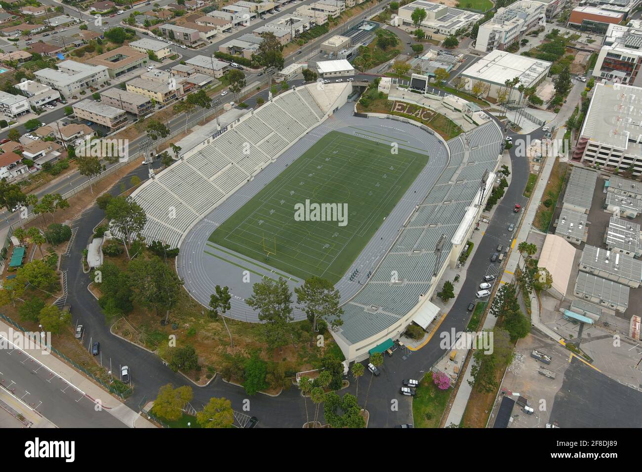 Eine Luftaufnahme des Weingarts Stadium (ehemals ELAC Stadium) auf dem Campus des East Los Angeles College, Dienstag, 13. April 2021, im Monterey Park, Calif Stockfoto