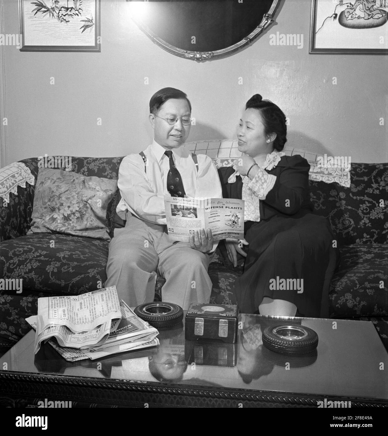 Herr fing, ein chinesisch-amerikanischer Händler, und seine Frau in ihrem Flatbush-Haus, Brooklyn, New York, USA, Marjory Collins, US Office of war Information, Mai 1942 Stockfoto