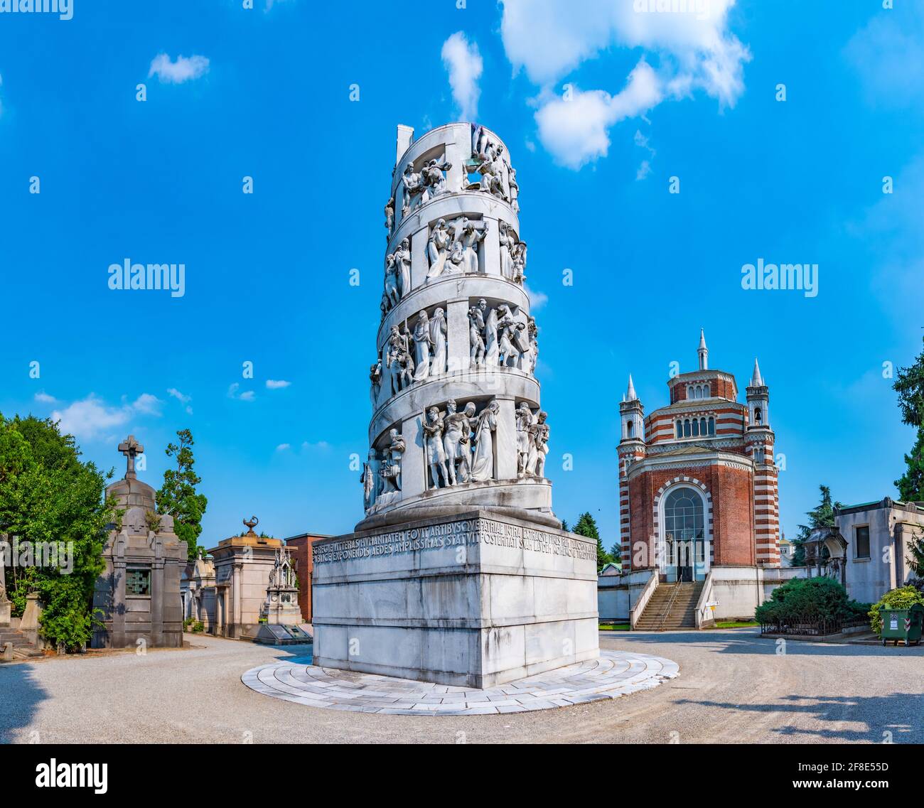 MAILAND, ITALIEN, 19. JULI 2019: Bernocchi-Mausoleum im Cimitro Monumentale in Mailand, Italien Stockfoto