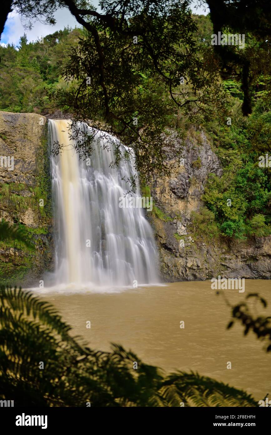 Die Hunua Falls befinden sich am Wairoa River in der Region Auckland in Neuseeland, in der Nähe von Hunua, @Auckland, Neuseeland Stockfoto