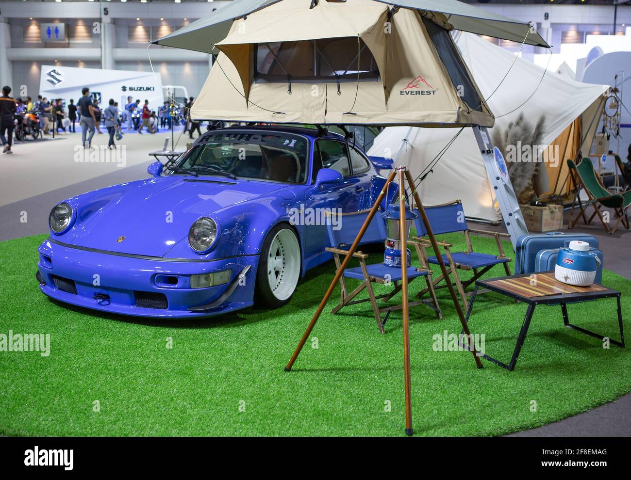 Bangkok, Thailand - 4. April 2021: Porsche 911 mit Dachzelt auf der BANGKOK  INTERNATIONAL MOTOR SHOW 2021 ausgestellt Stockfotografie - Alamy