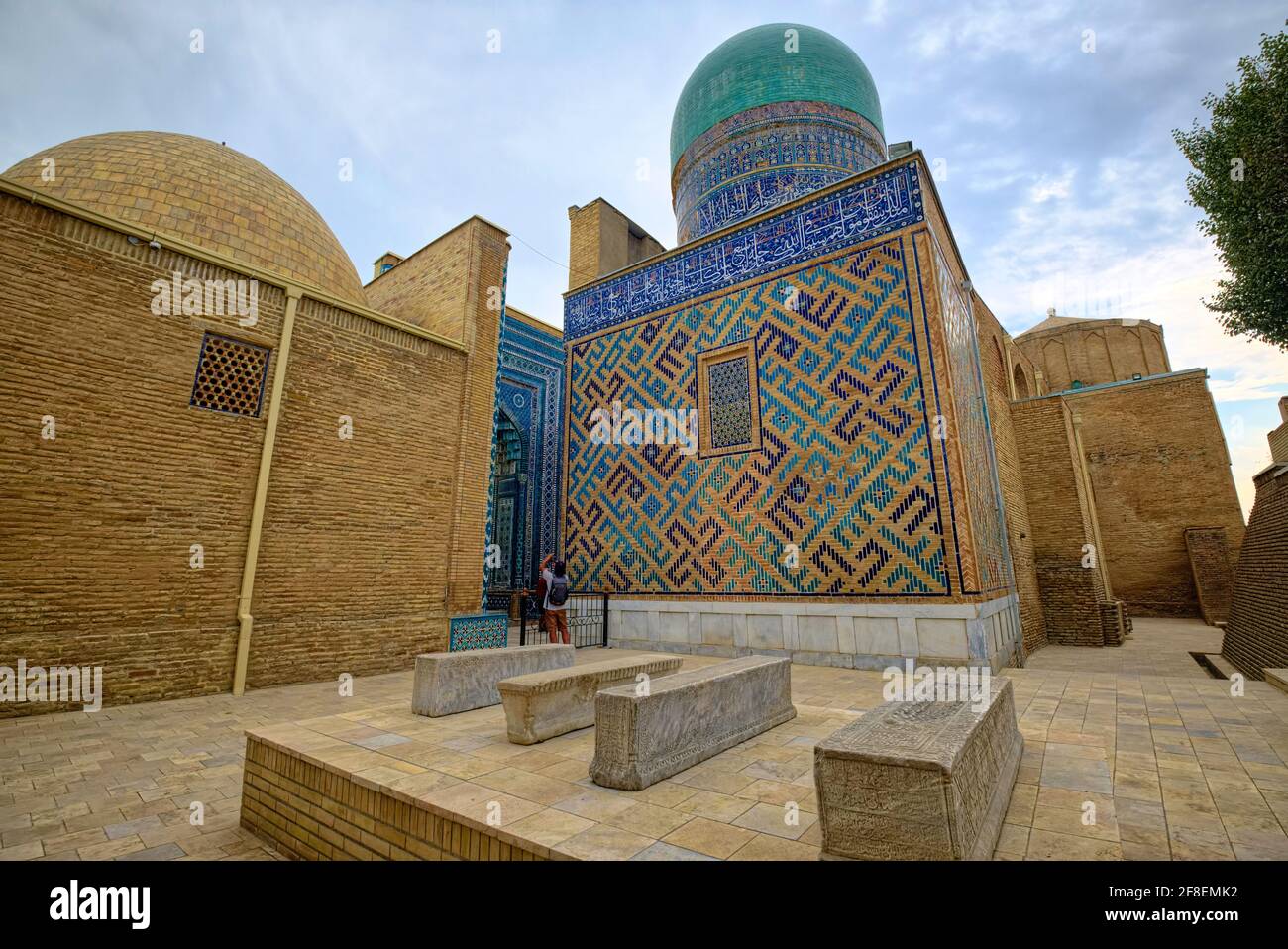 Die drei Mausoleen, die das Ende der Gasse im oberen Innenhof bilden: Tamerlanes Frau Tuman-AQA (Anfang des 15. Jhs.; einschließlich einer Moschee), religiös Stockfoto