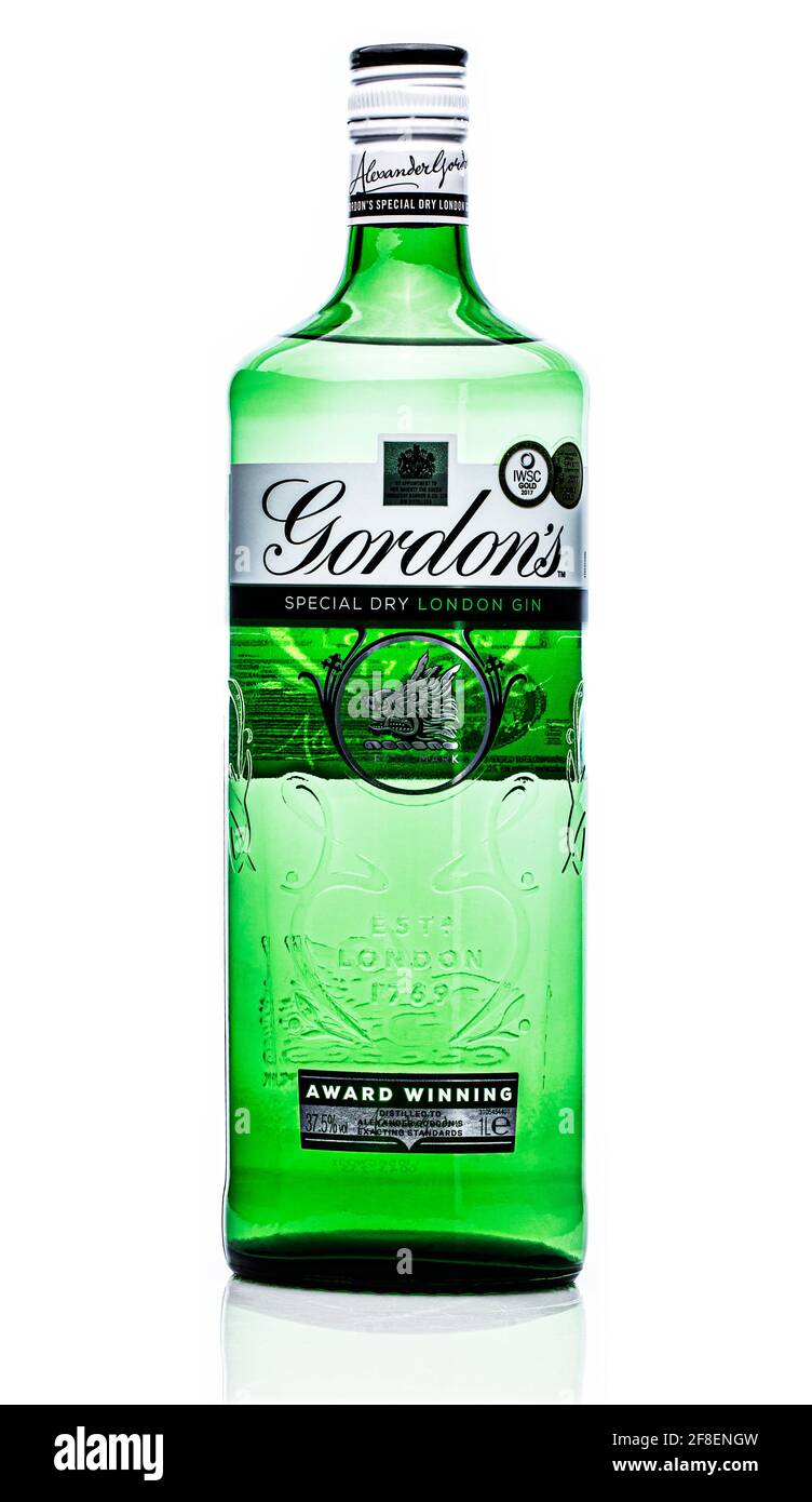 SWINDON, Großbritannien - 14. APRIL 2021: Flasche Gordons Special Dry London Gin Stockfoto