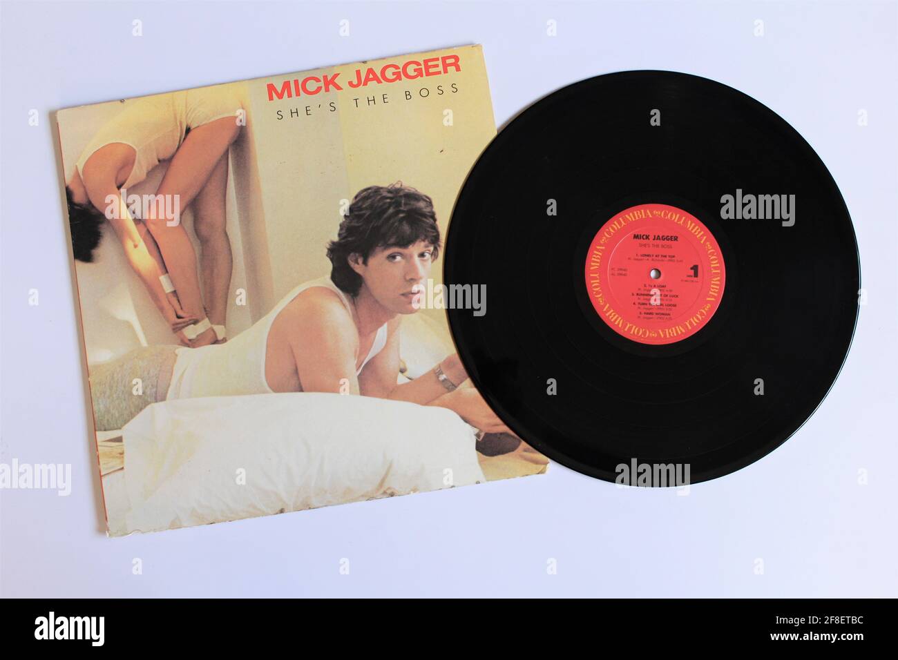 Rock-, Blues- und Pop-Künstler Mick Jagger, Musikalbum auf Vinyl-LP-Disc. Mit dem Titel: Sie ist der Boss Stockfoto