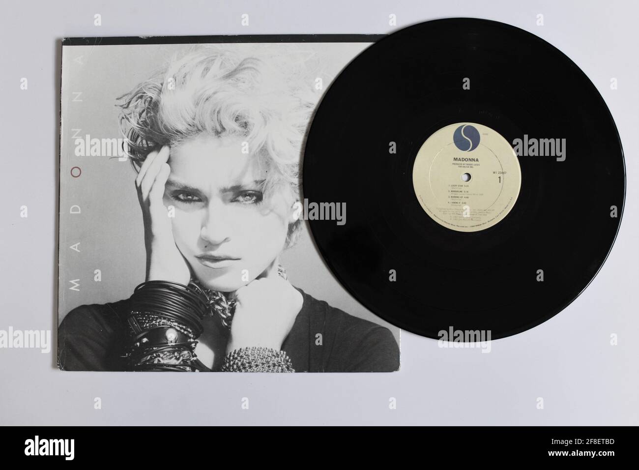 Tanz-, Pop- und Disco-Künstler, Madonna-Musikalbum auf Vinyl-Schallplatte. Titel: Madonna das erste Album, Albumcover Stockfoto