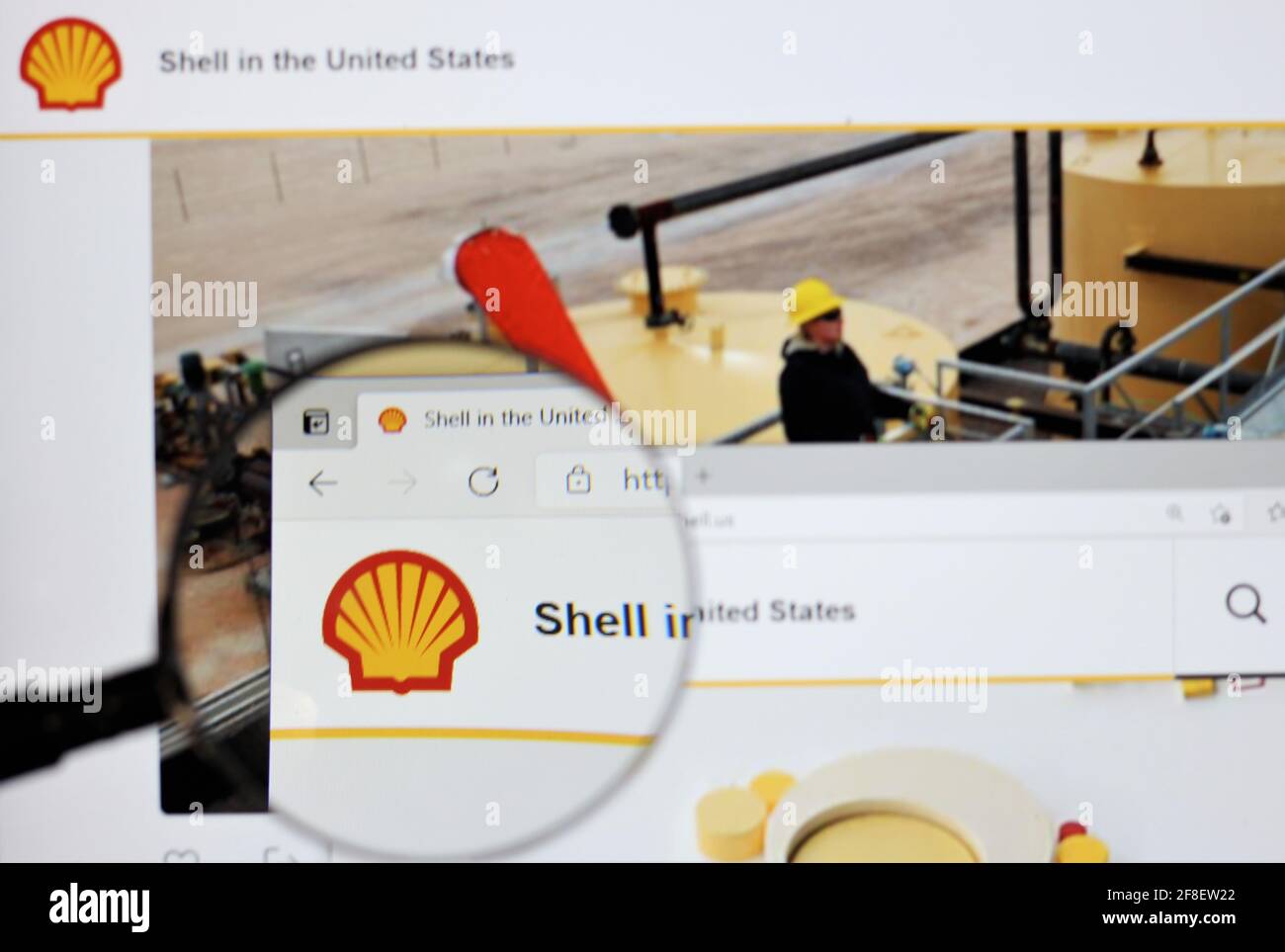 Royal Dutch Shell plc, allgemein bekannt als Shell, ist ein anglo-niederländisches multinationales Öl- und Gasunternehmen mit Sitz in Den Haag, Niederlande. Shell-Logo Stockfoto