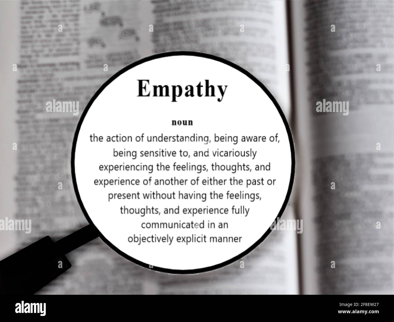 Empathie Wort in einem Wörterbuch. Nahaufnahme einer englischen Wörterbuchseite mit Worteinfühlungsvermögen Stockfoto
