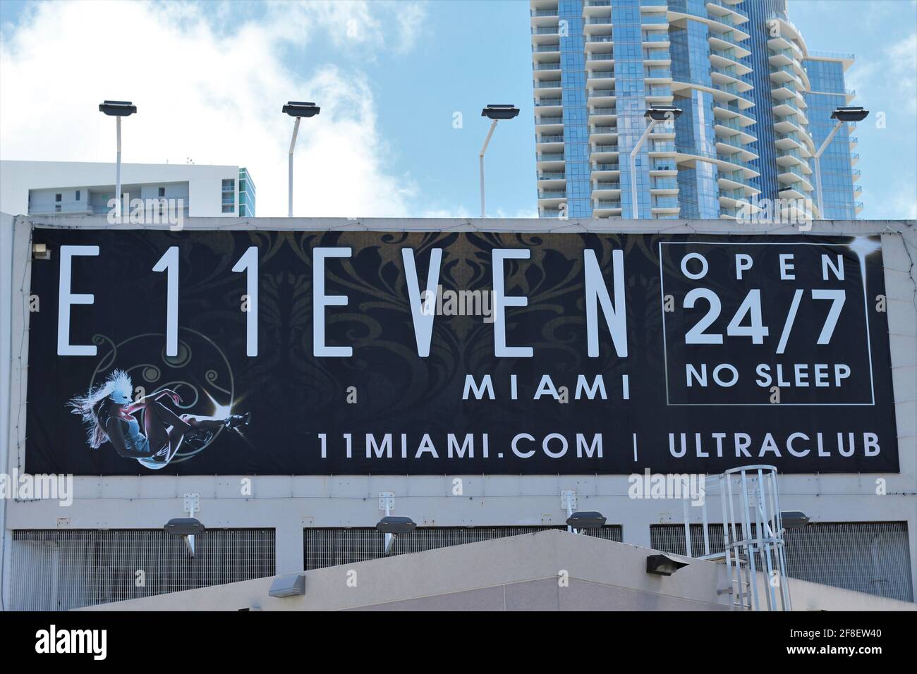 Club E11EVEN hat auch Club Eleven in South Beach, Florida, geschrieben. Downtown Miami. 24 Stunden am Tag geöffnet mit Trapeztänzern, Burlesque-Shows und DJs Stockfoto