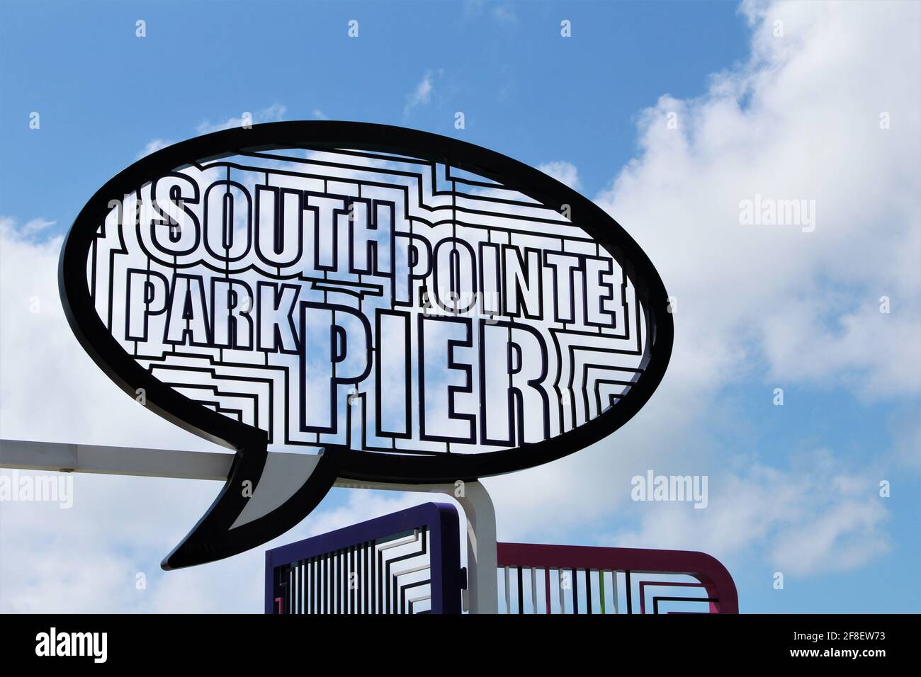 Nahaufnahme des Schildes South Pointe Pier Park in Miami Beach, Florida. Stockfoto