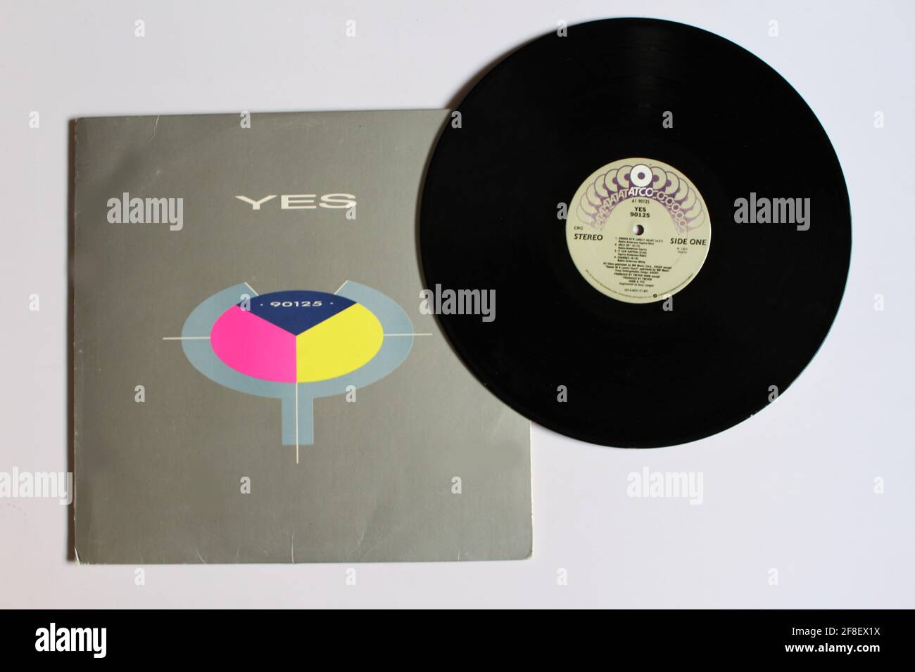 Englischer Pop Rock und New Wave Band, Yes Musikalbum auf Vinyl LP Disc. Mit Dem Titel: 90125 Stockfoto