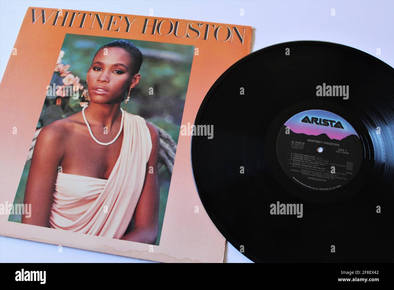 Dance-Rock, RnB und Pop-Künstler, Whitney Houston Musikalbum auf Vinyl-Schallplatte. Selbstbetitelt: Whitney Houston Stockfoto