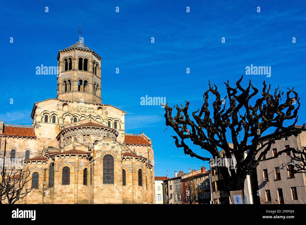 Issoire. Romanische Kirche Saint Austremoine, eine der fünf großen romanischen Kirchen in der Auvergne, Puy de Dome, Auvergne Rhone Alpes. Frankreich Stockfoto