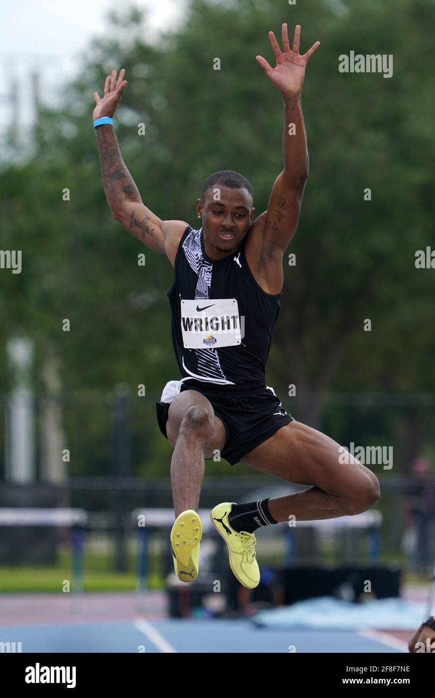 Andwuelle Wright (TTO) platziert den neunten Platz im Weitsprung auf 24-11 (7,59 m) während der Miramar-Einladung am Samstag, den 10. April 2021 in Miramar, Fla Stockfoto