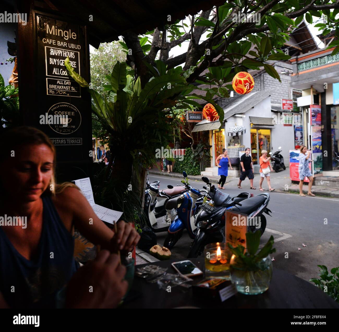 Mingle Cafe Bar in Ubud, Bali, Indonesien. Stockfoto