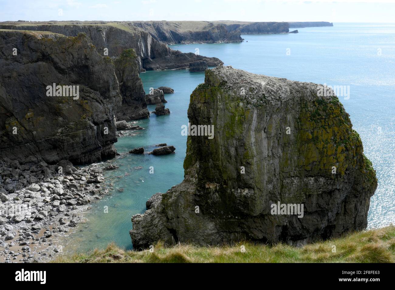 Blick nach Osten zum Kopf von St. Govan Stockfoto