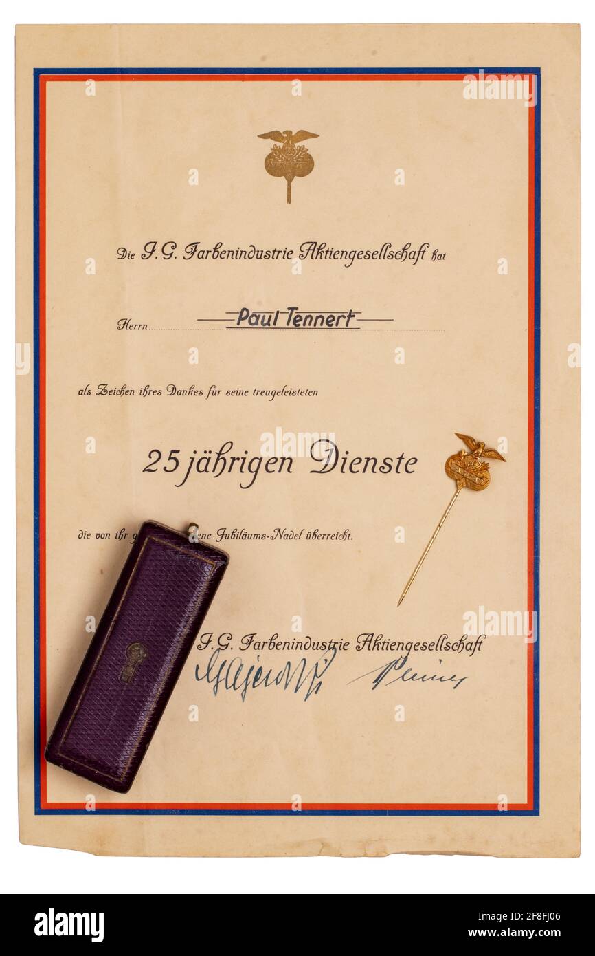 Vintage Zertifikat für 25 Jahre Dienst bei AGFA (gegründet 1873 als Actien-Gesellschaft für Anilin-Fabrication in Berlin). Zertifikat von 1940. Stockfoto