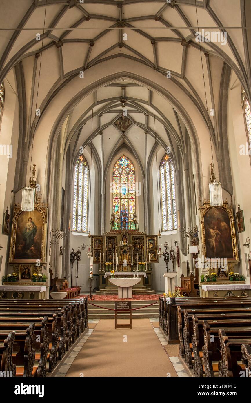 Klausen, Klausen, Italien, APR 10 2021 - die mittelalterliche Kirche St. Andrews (Pfarrkirche HL. Andreas) aus dem 13. Jahrhundert, Südtirol, Italien, Stockfoto