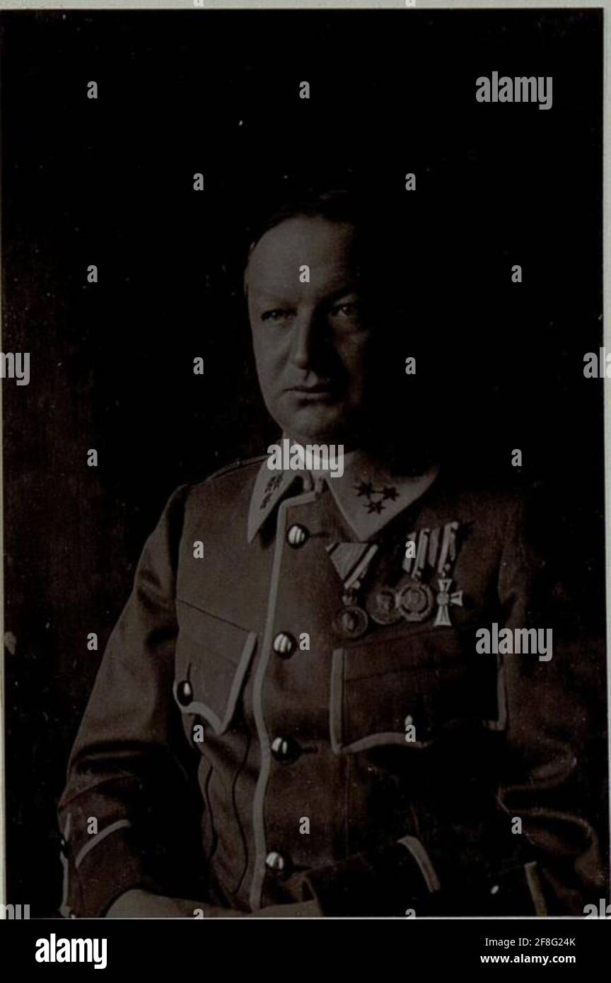 Hauptmann v. Gorup die Fotos dienten als Grundlage für WK1 ALB003 00886, eine Übersicht über die Offiziere und Militärs, die für Weihnachten 1916 erschien Stockfoto