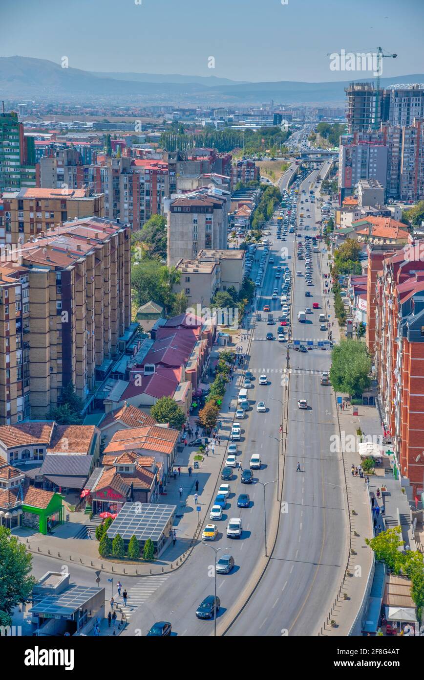 Luftaufnahme des Bill Clinton Boulevards in Prishtina, Kosovo Stockfoto