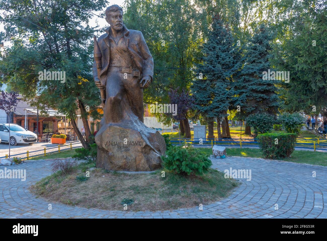 Denkmal von Adrian Krasniqi in Peja, Kosovo Stockfoto