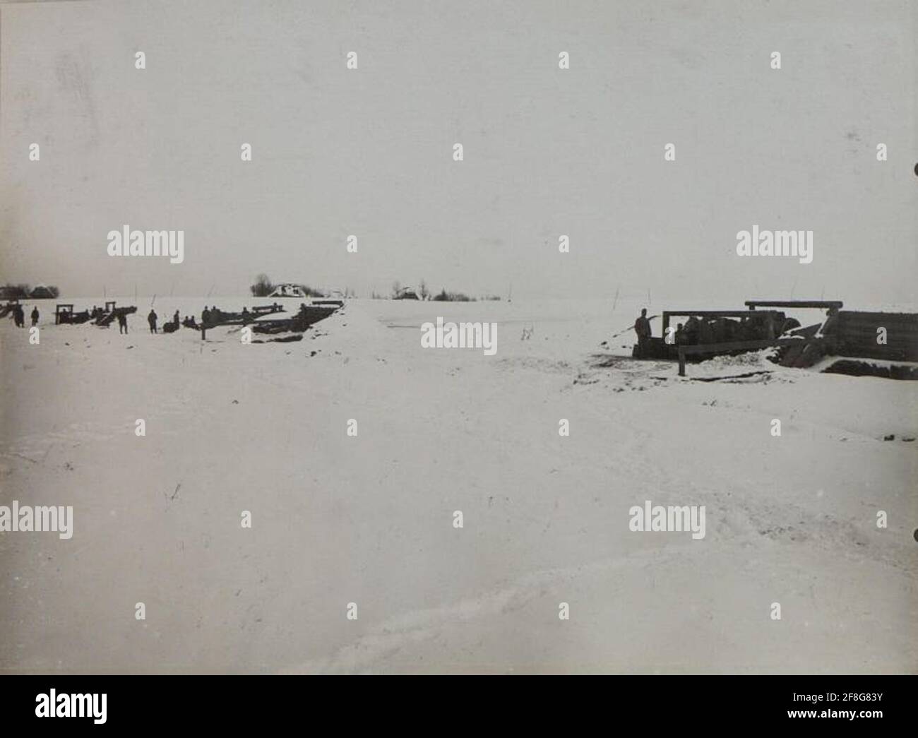 9 cm Feldkanonen-Regiment 30/2 in Kotolostrika . Stockfoto