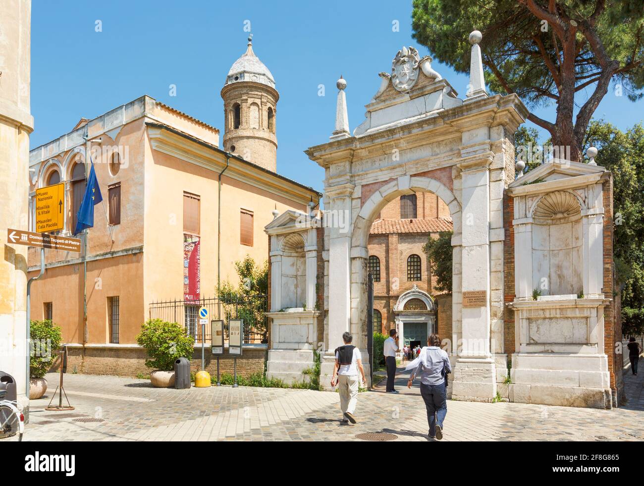 Ravenna Ravenna Provinz, Italien. Eingang 6. Jahrhundert die Basilika San Vitale und das Mausoleum der Galla Placidia, die Teil von Ravenna UNES Stockfoto