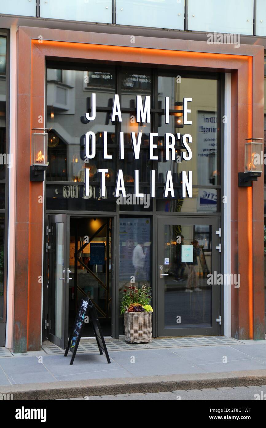 BERGEN, NORWEGEN - 23. JULI 2020: Jamie Oliver's italienisches Restaurant in Bergen, Norwegen. Die Restaurantkette wurde vom britischen Starkoch Ja gegründet Stockfoto