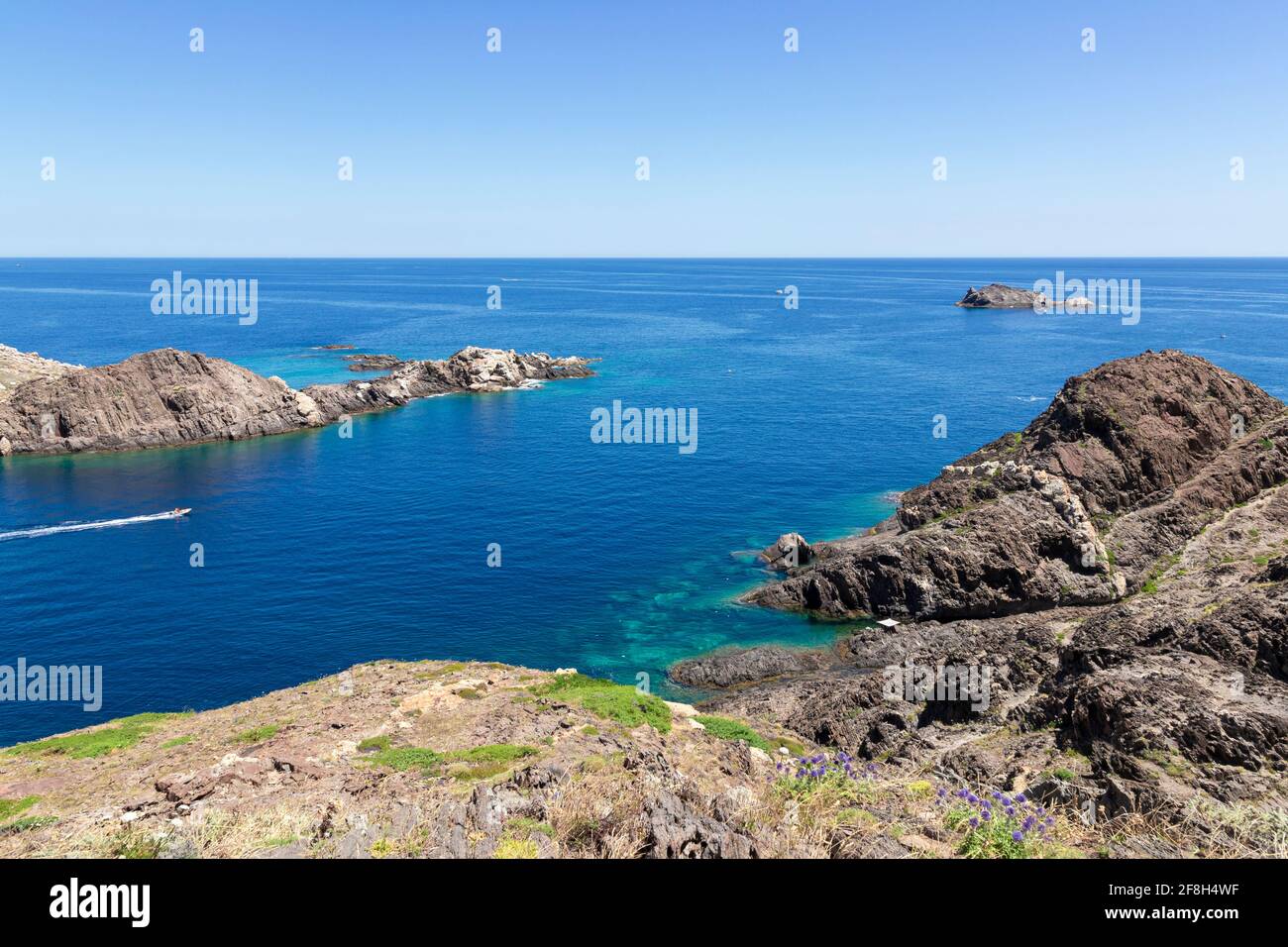 Bootstouristen an der costa brava an einem sonnigen Sommer Tag Stockfoto