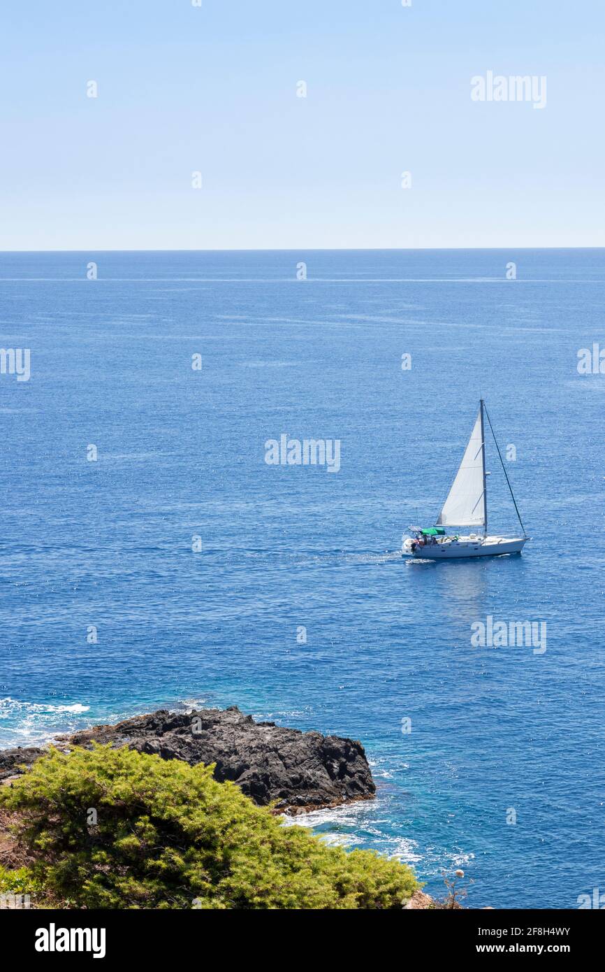 Bootstouristen an der costa brava an einem sonnigen Sommer Tag Stockfoto