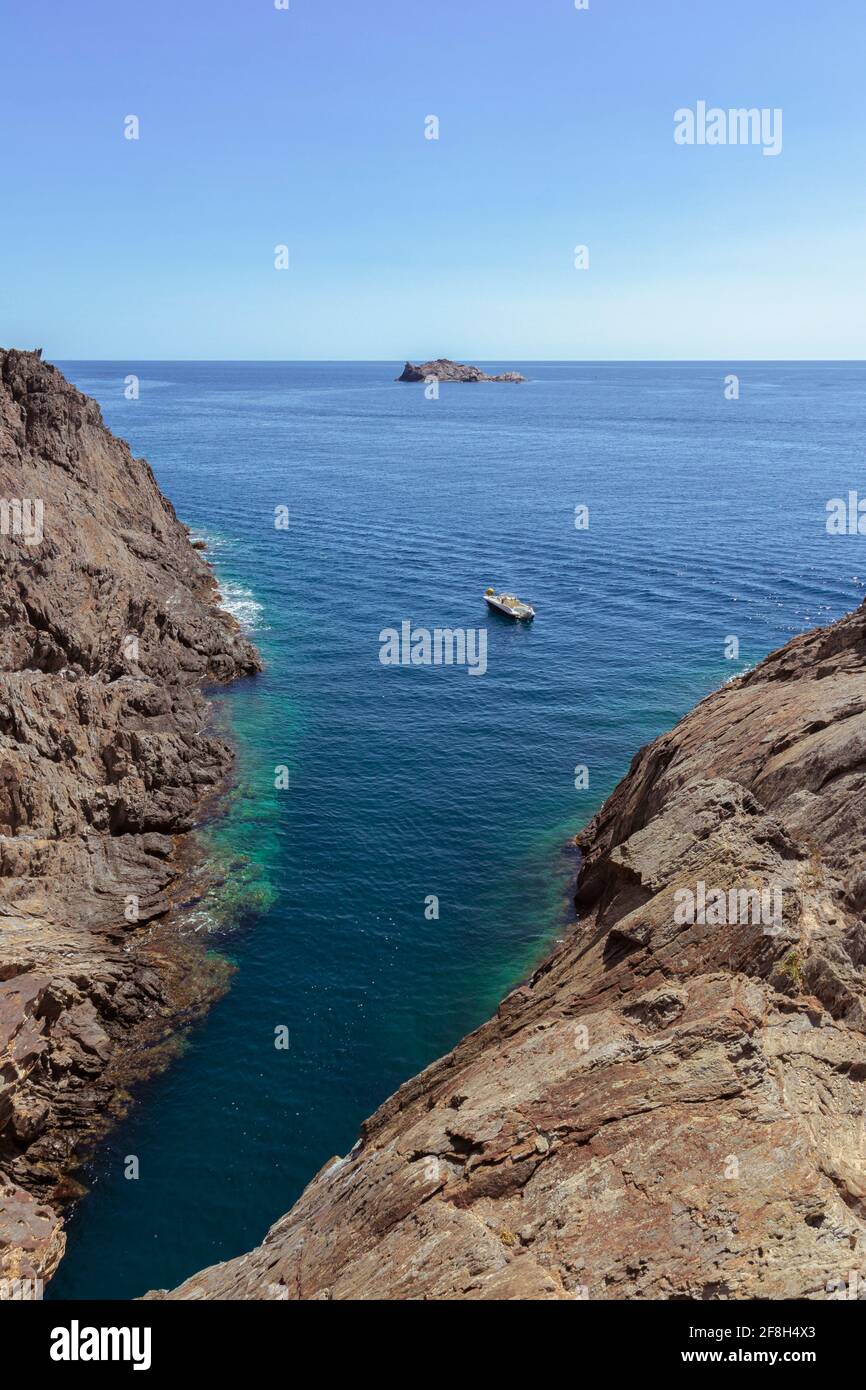 Bootstouristen an der costa brava an einem sonnigen Sommer Tag Stockfoto