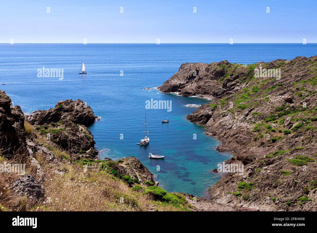 Bootstouristen an der costa brava an einem sonnigen Sommer Tag Stockfoto