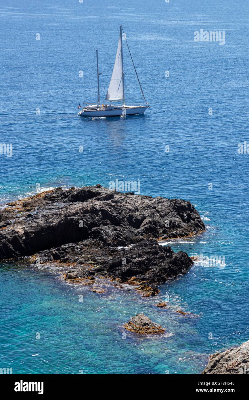Bootstouristen an der costa brava an einem sonnigen Sommer Tag Stockfoto