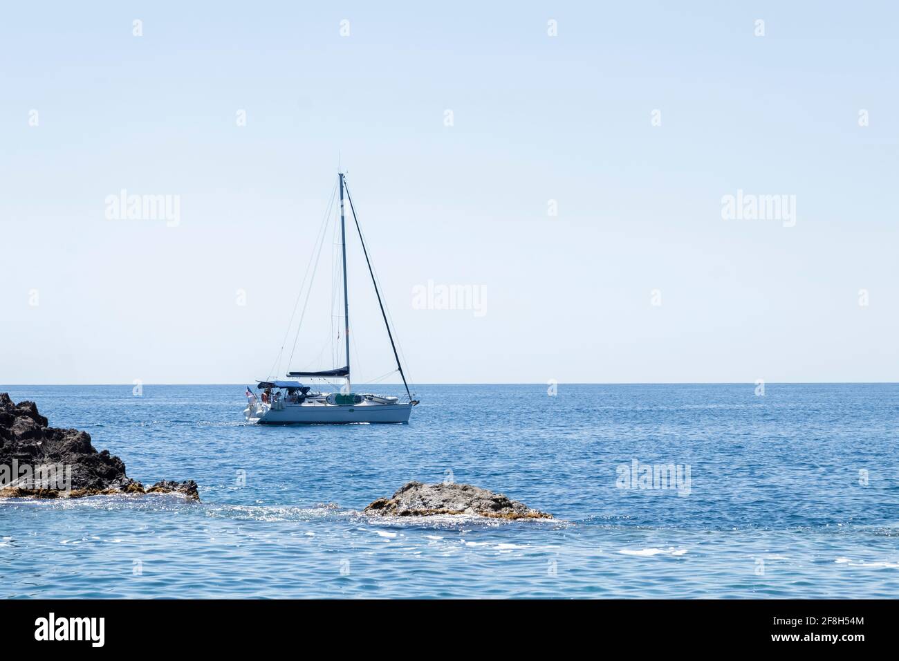 Bootstouristen an der costa brava an einem sonnigen Sommer Tag Stockfoto