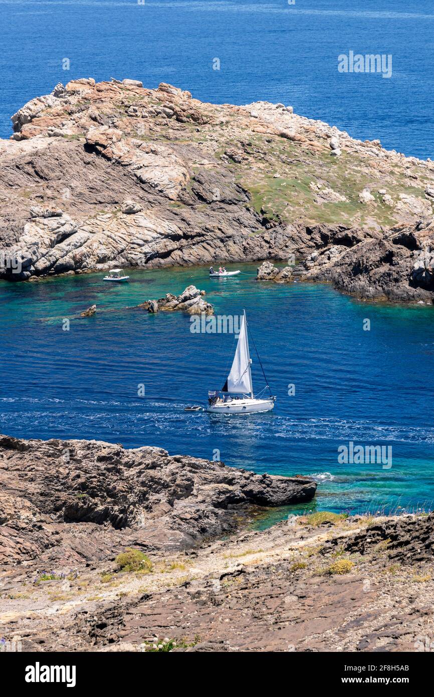 Bootstouristen an der costa brava an einem sonnigen Sommer Tag Stockfoto