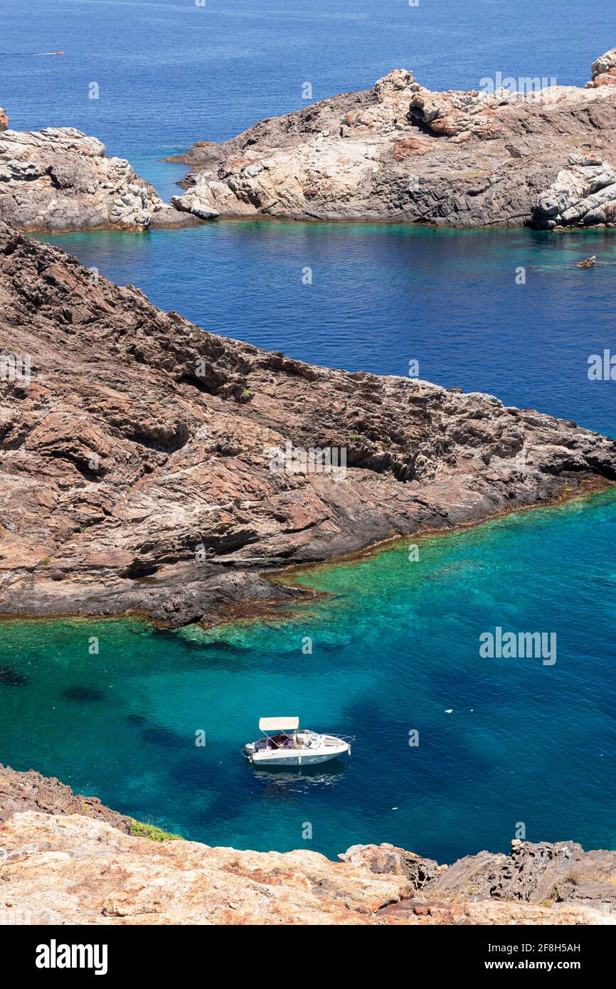 Bootstouristen an der costa brava an einem sonnigen Sommer Tag Stockfoto