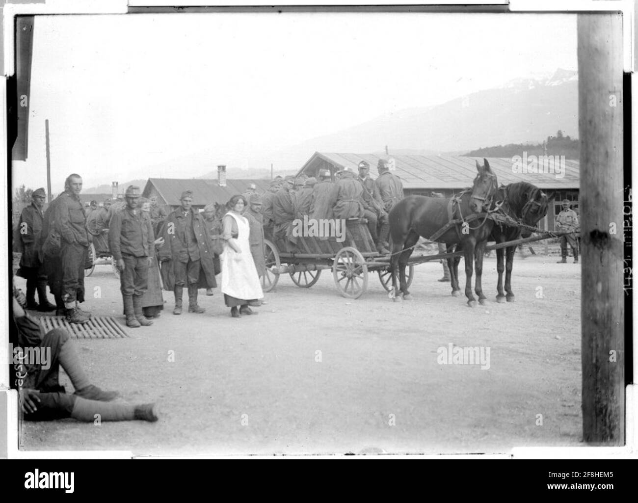 Krankenhaus, Pradl Abfahrt der sitzenden Verwundeten; Fotograf: Flam. Stockfoto