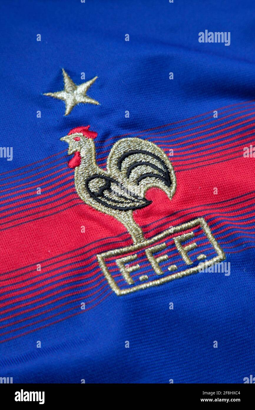 Französisches Nationallogo 1998–2006 von 2004-06 Frankreich Heimtrikot Stockfoto