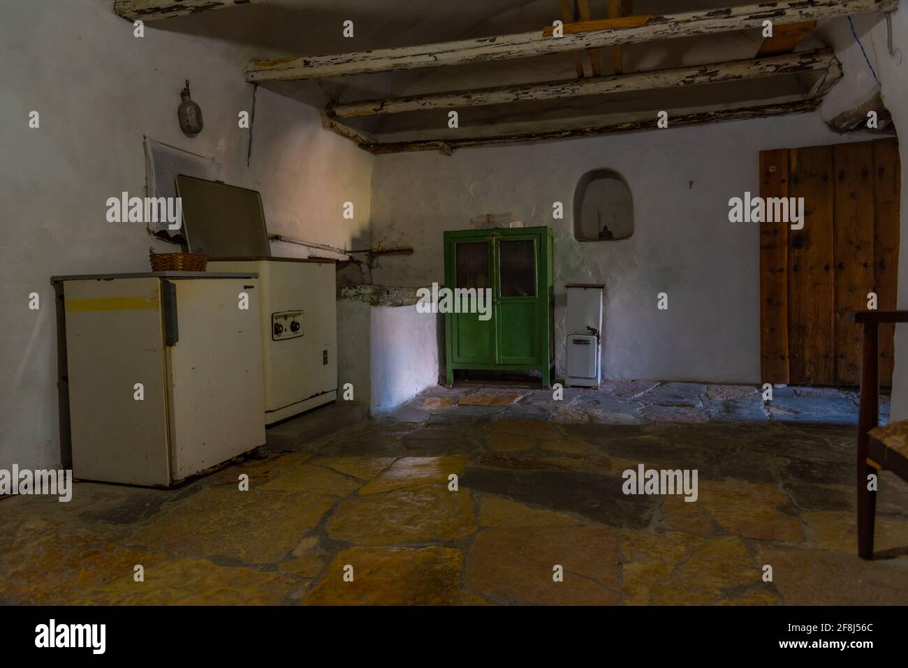 GJIROKASTER, ALBANIEN, 25. SEPTEMBER 2019: Interieur des Skenduli-Hauses in Gjirokaster, Albanien Stockfoto