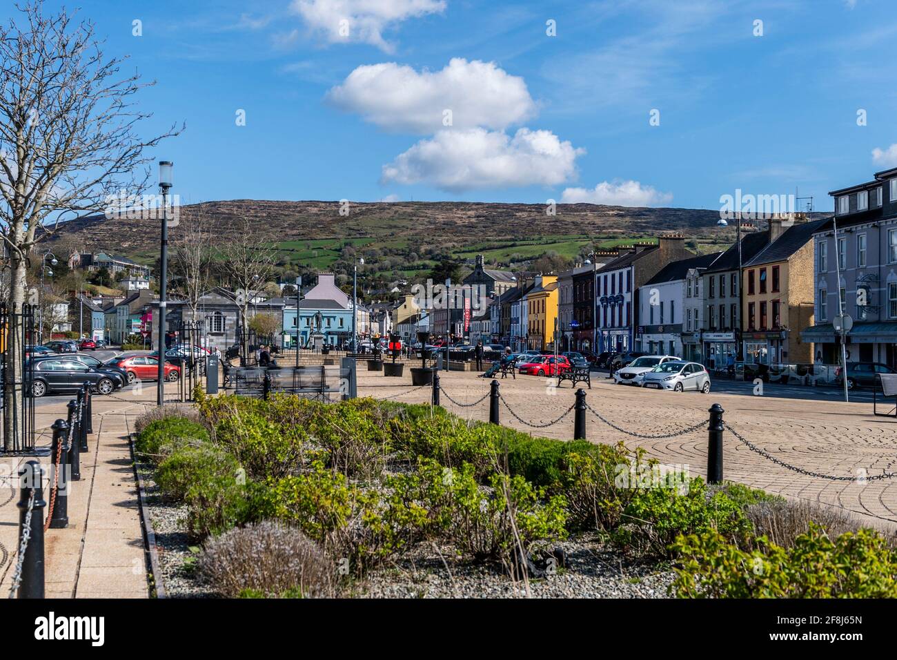 Bantry, West Cork, Irland. April 2021. Trotz der Entspannung einiger COVID-19 Level 5 Einschränkungen, war die Stadt Bantry heute Nachmittag ruhig. Pfizer hat angekündigt, 50 Millionen Impfstoffdoeses in der EU zu liefern. Quelle: AG News/Alamy Live News Stockfoto