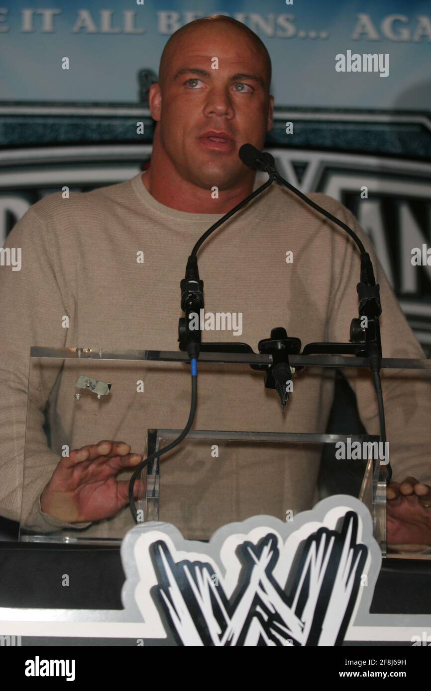 Kurt Angle 2004 Foto von John Barrett/PHOTOlink / MediaPunch Stockfoto