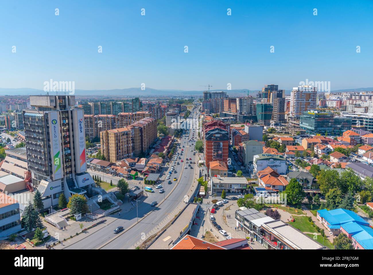 PRISHTINA, KOSOVO, 16. SEPTEMBER 2019: Luftaufnahme des Bill Clinton Boulevards in Prishtina, Kosovo Stockfoto