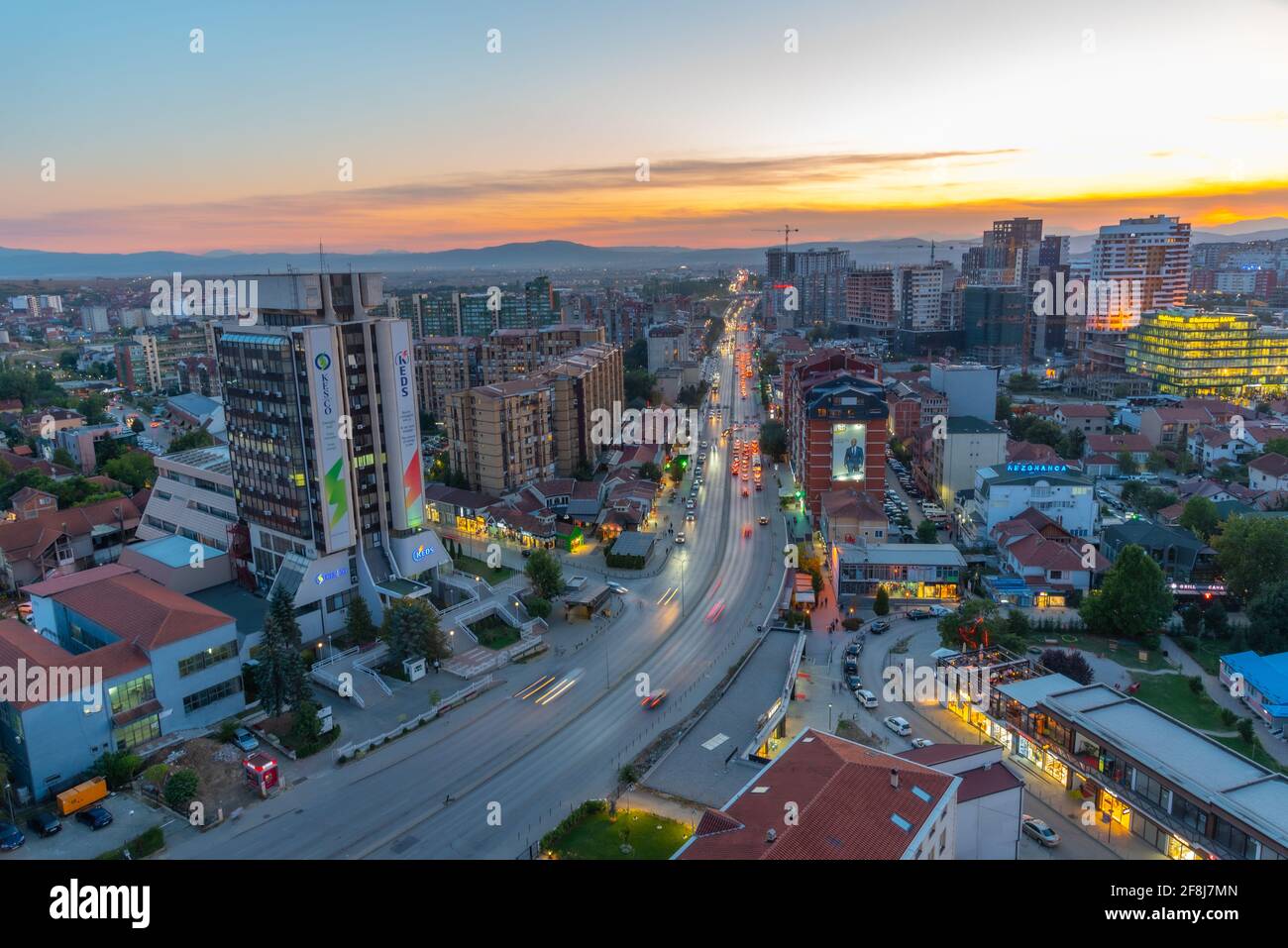 PRISHTINA, KOSOVO, 16. SEPTEMBER 2019: Blick auf den Bill Clinton Boulevard in Prishtina, Kosovo Stockfoto