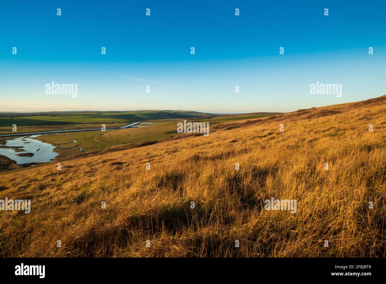 Blick nach Norden über das Cuckmere Valley und Salzwiesen Haven Brow in Richtung Hindover Hill (1) Stockfoto