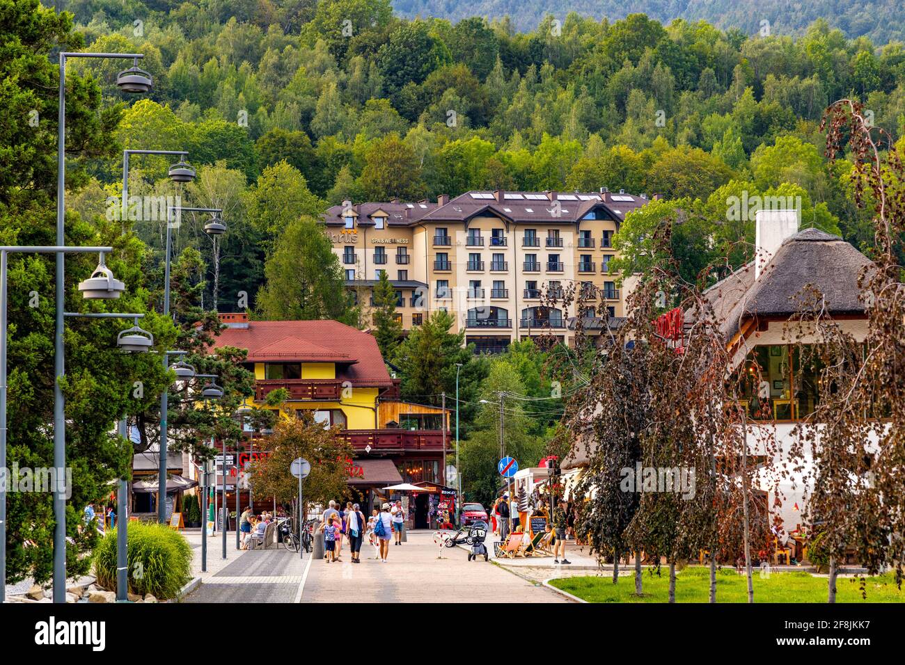 Szczyrk, Polen - 30. August 2020: Panoramablick auf den St. Jacob Platz, Plac SW. Jakuba, in Szczyrk Bergort des Beskiden Gebirges in Schlesien Stockfoto