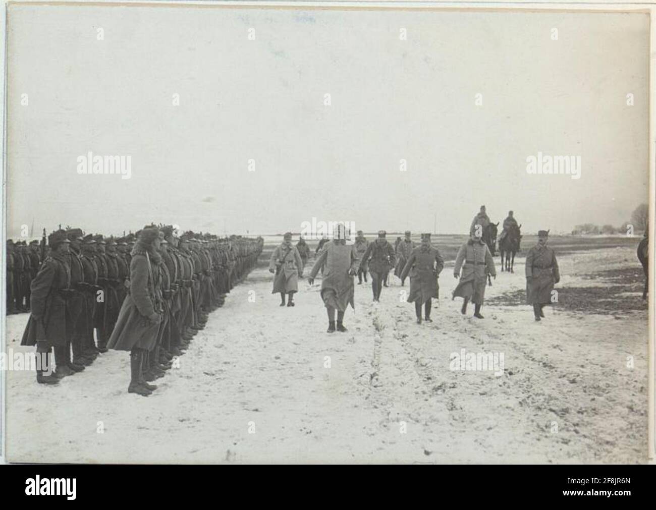 Der Ehrenminister General Samuel Baron von Hazai bei den Truppen des Corps Hofmann. Stockfoto
