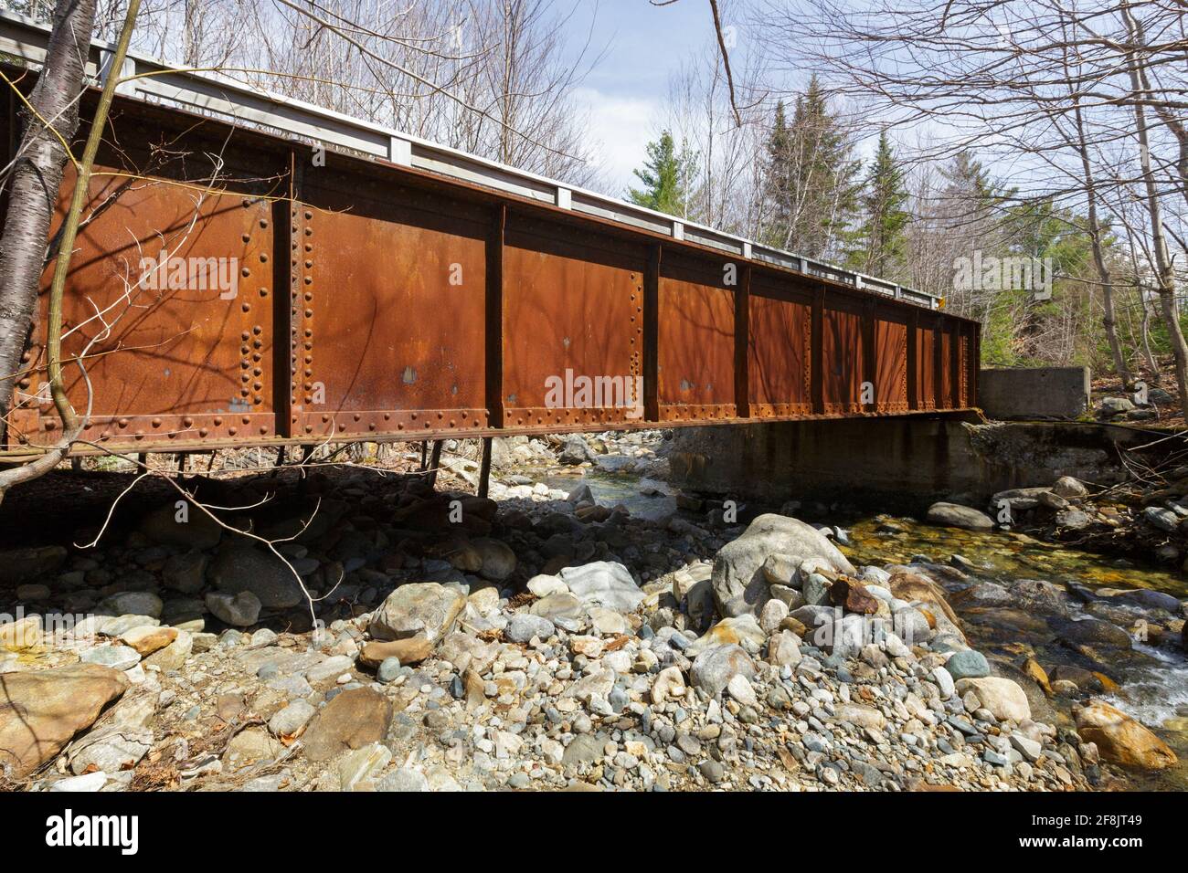 Moose River Crossing entlang des Presidential Recreational Rail Trail in Randolph, New Hampshire. Stockfoto