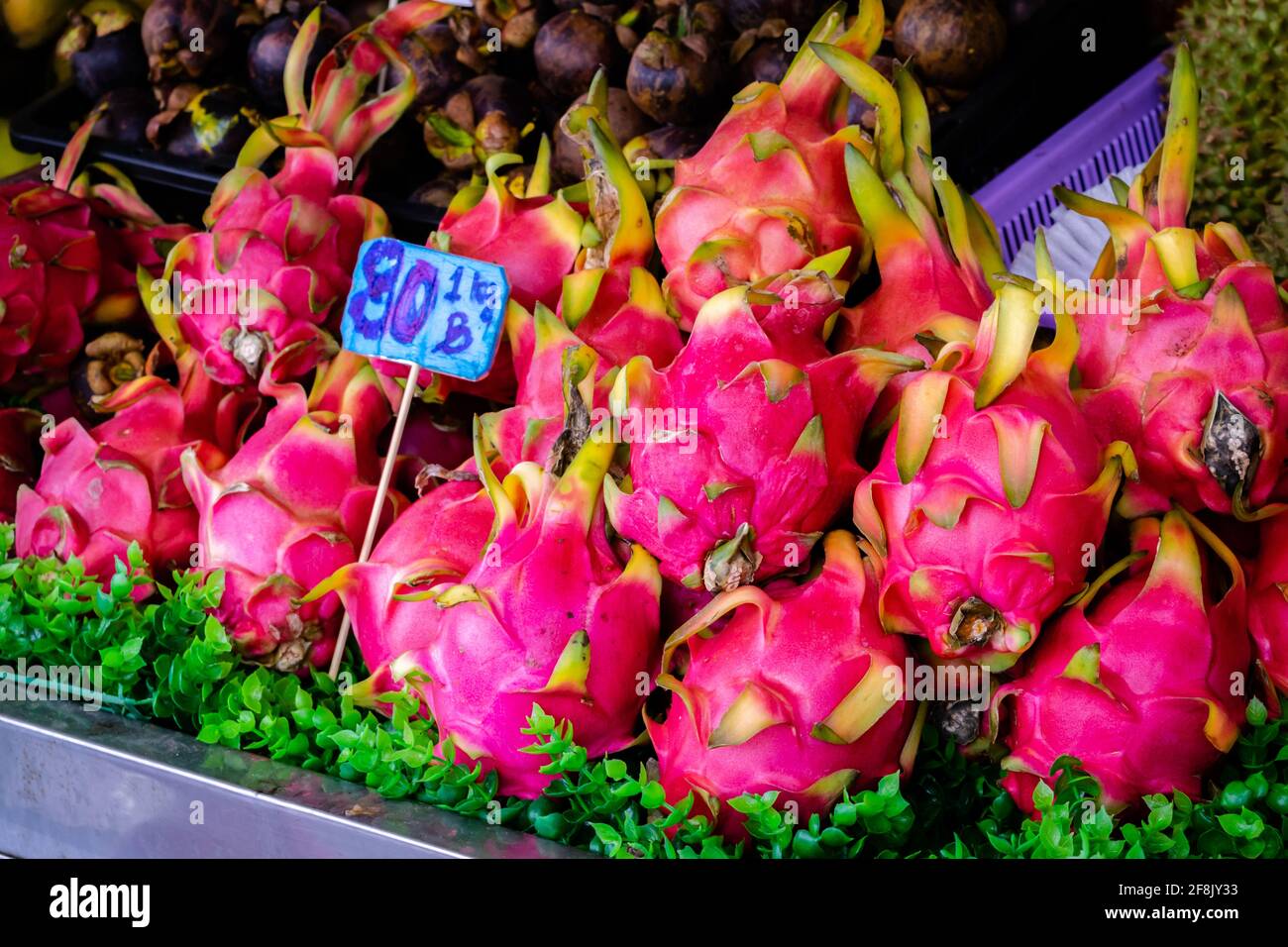 Drachenfrucht im Lebensmittelgeschäft von Phuket, Thailand. Stockfoto