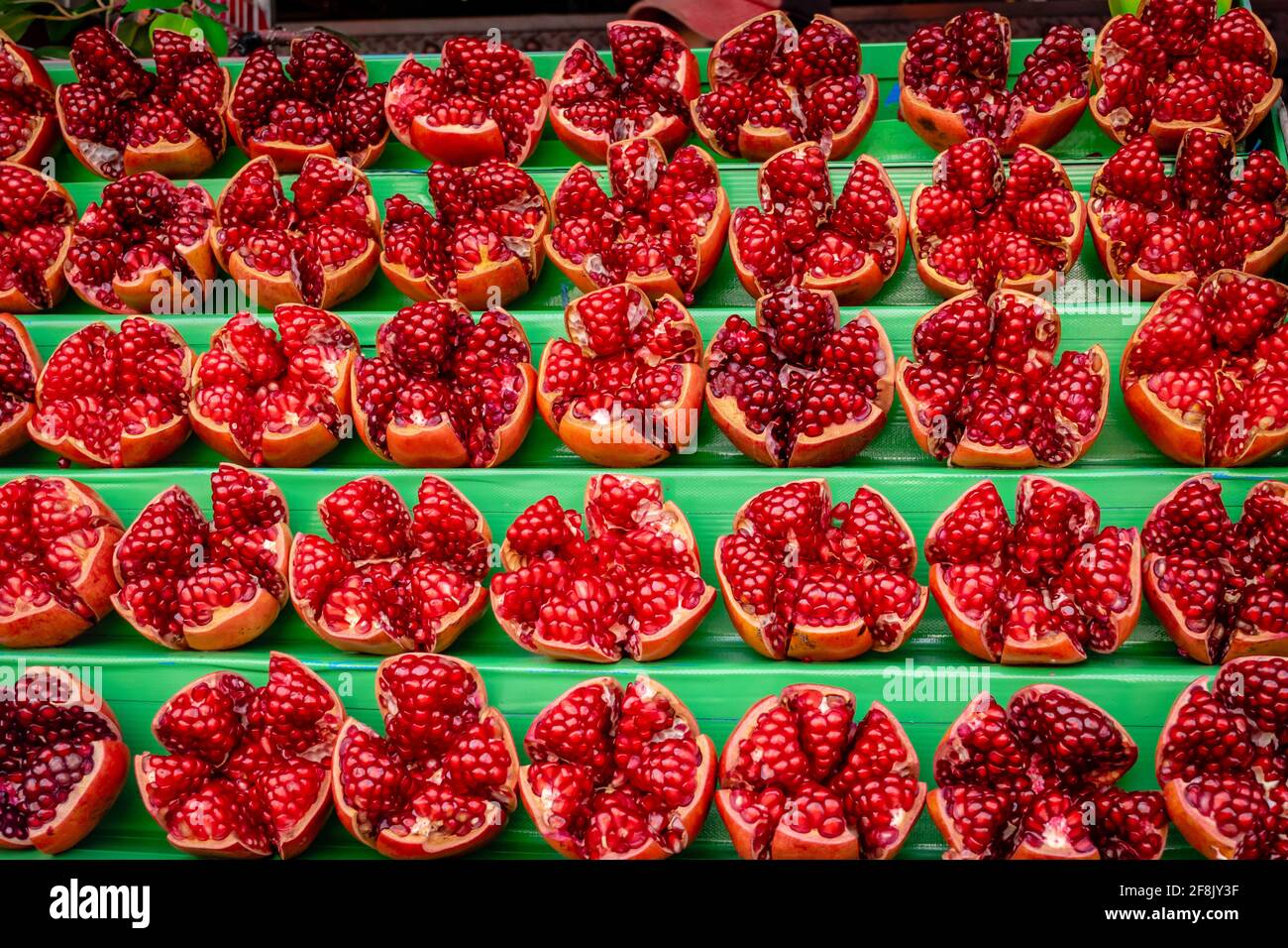 Granatapfel im Lebensmittelgeschäft von Phuket, Thailand. Stockfoto