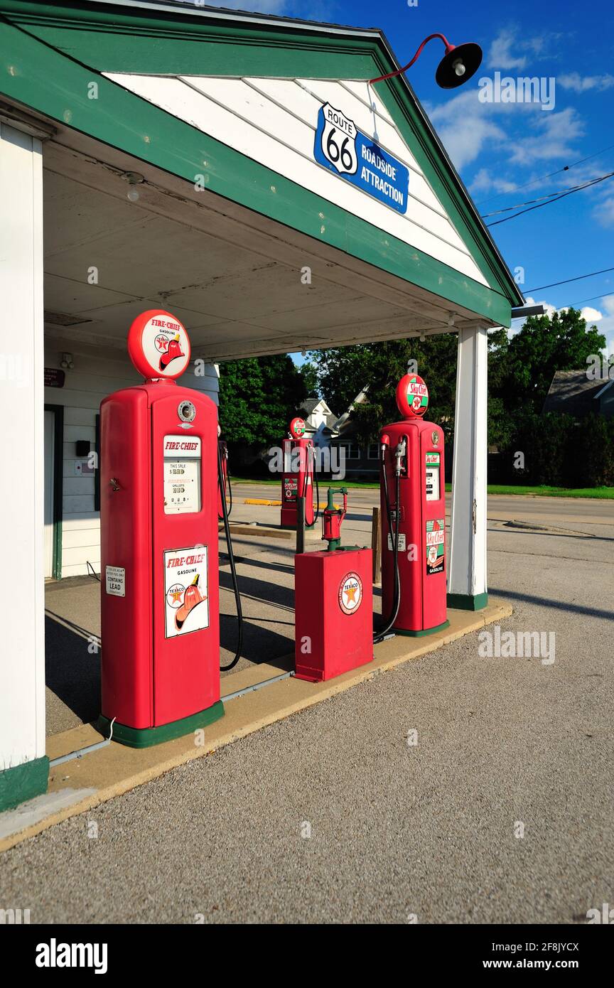 Dwight, Illinois, USA. Ein Schritt zurück in die Zeit ruht in der Full-Service-Tankstelle entlang der alten Route 66 Autobahn. Stockfoto